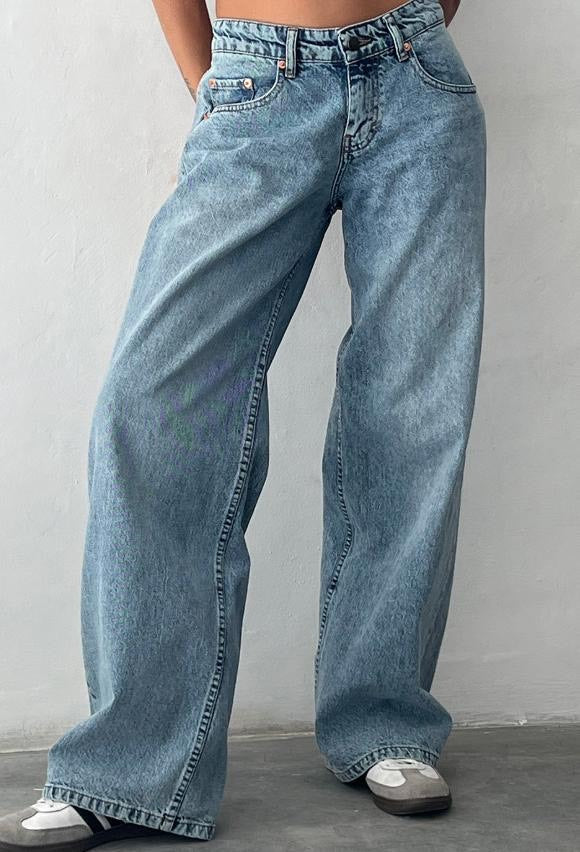 BELLA - Low-Rise Jeans
