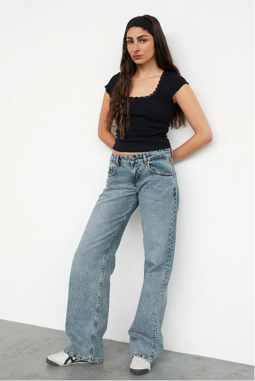 BELLA - Low-Rise Jeans
