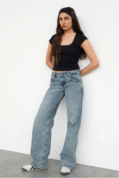 BELLA - Low-Rise Jeans